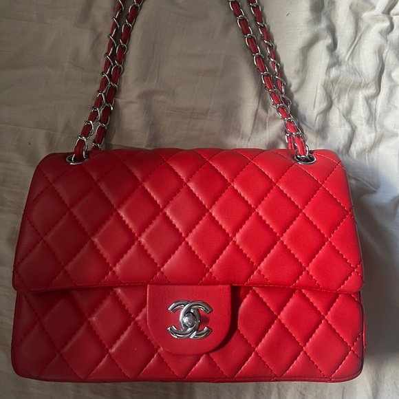 Red Chanel - Picture 1 of 5